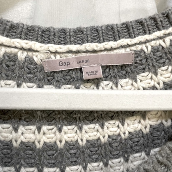 GAP Cable Knit Grey & White Striped Sweater - Size L - Picture 4 of 5